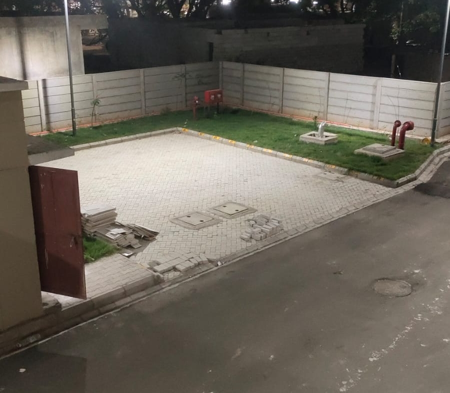 900