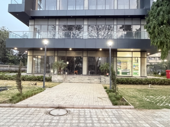 Ready for possession locable commercial shop :-51lac